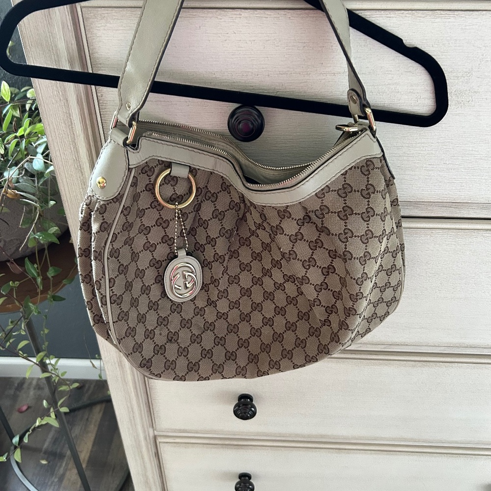 Gucci Canvas Sukey Bobo Bag Cream Colored Leather Handle and Trim Authentic